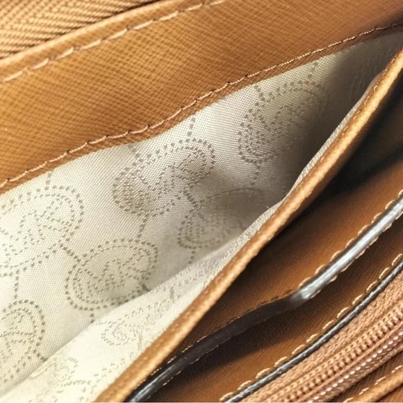 Michael Kors Long wallet Lots Of Storage, Never Used - Picture 6 of 10